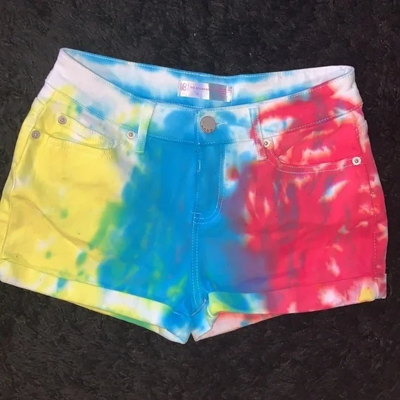 Women’s No Boundaries Tie Dye Shorts - Picture 2 of 4